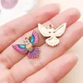 Pendentif colibri en émail coloré et pendentif oiseau en alliage doré pour bijoux DIY - 1 Pièce / Rose Fuchsia (27617)