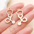Vergoldete Stethoskop-Anhänger in weißem Öltropfen und texturiertem Metall für DIY-Schmuck - Weißes Emaille-Stethoskop (12006) / 1 Stück