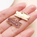 Lila emaille cowboy hanger bedeltje met gouden achterkant voor DIY sieraden - Letterlabel (19734) / 1 Stuk (12x23mm) / Bruin