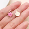 Beau pendentif fleur en émail rose avec dos doré pour la fabrication de bijoux DIY - Petite Fleur (14800)