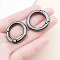 Schwarze runde Federschnappringe aus Metall für DIY-Schlüsselanhänger - 28mm (Innendurchmesser 19mm) / Gunmetal