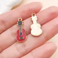 Pendentif émaillé en forme de guitare rouge et or pour la création de bijoux DIY - Guitare en Émail (19466) / 1 Pièce/Paquet (23x10mm) / Rouge