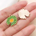 Groene emaille madeliefje bloem bedel voor doe-het-zelf sieraden accessoires variant - Zonnebloem (12068) / 1 Stuk (18x20mm)