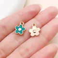 Petites breloques fleurs en émail sarcelle et métal doré pour bijoux faits main - Fleur (12350) / 1 Pièce (9x12mm)