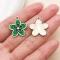 Pendentifs fleurs en émail vert pour création de bijoux DIY avec finition dorée - Fleur à Cinq Pétales Quatre Couleurs (18995) / 1 Pièce (21x19mm)