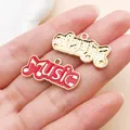 Pendentif en émail rouge sur le thème de la musique pour bijoux DIY et boucles d'oreille - Plaque de Lettre MUSIC (27237) / 1 Pièce (14x28mm) / Rouge