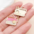 Pendentif radio vintage rétro en émail rose et finition dorée pour la fabrication de bijoux - Style de Radio (27253) / Pack de 1 Pièce (19x20mm) / Rose rosé