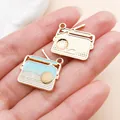 Pendentifs en émail radio vintage en bleu clair et or pour la création de bijoux - Style de Radio (27254) / Pack de 1 Pièce (19x20mm) / Bleu lac