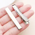 Detailopname van zilveren metalen eendenbek haarclips voor DIY haaraccessoires - 45x10mm / Witgoud