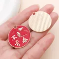 Roter Emaille-Legierungsanhänger mit YOUNG und chinesischem Text für DIY-Schmuck - Der Jugend gerecht werden (27527) / 1 Stück (28x27mm) / Rot