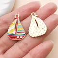 Nautischer bunter Segelboot-Anhänger für die DIY-Schmuckherstellung und Armbänder - 1 Stück (26x18mm)