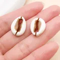 Par de colgantes de concha de cauri acrílica blanca para la creación de joyería DIY - Colgante de Concha Marina (27367) / 1 Pieza/Paquete (18x13mm) / Marrón
