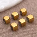 Set mit sechs goldenen Edelstahl-Würfelperlen mit Loch für die DIY-Schmuckherstellung - Quadratische Perle (T2587)