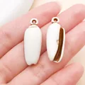Colgante de concha acrílica blanca y marrón para creación de joyas DIY - Colgante de Concha Marina (27373) / 1 Pieza (28x11mm) / Blanco
