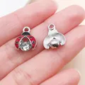 Detailansicht der Vorder- und Rückseite von roten Marienkäfer-Anhängern mit Strass - Strass Roter Marienkäfer (27036) / 1 Stück/Packung (15x12mm) / Silber Basis Rot
