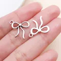 Detalle de colgantes de lazo en plata vintage para proyectos de creación de joyas DIY - 1 pieza 15x16mm-0,7g lazo hueco de aleación de zinc en plata antigua