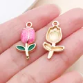 Primo piano di ciondolo a tulipano rosa in lega per gioielli fai-da-te - 1 Pezzo (22x11x3mm)
