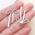 Antique silver hollow bow tie charm pendant for DIY jewelry and necklace making accessories - Ribbon Bowknot (19429) / 1 Piece/Pack (32x19mm) / Antique Silver