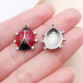 Detaillierte rote Emaille-Marienkäfer-Anhänger für DIY-Schmuck mit Vorder- und Rückseite - Roter Marienkäfer (27012) / 1 Stück/Packung (17x14mm) / Silber Basis Rot