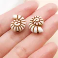 Par de colgantes de caracol de acrílico para hacer joyas DIY con acabado de hueso - Concha de caracol (27354) / Paquete de 1 unidad (15x13mm) / Marrón