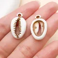 Dos dijes realistas de concha de cauri de acrílico blanco para joyería de playa de bricolaje - Concha (27368) / 1 Pieza/Paquete (30x14mm) / Marrón