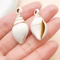 Colgantes de concha de acrílico realistas para la creación de joyería artesanal DIY - Caracola de Simulación (27374) / 1 Pieza (32x15mm) / Blanco