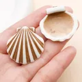 Dijes detallados de concha de acrílico marrón y blanco para joyería artesanal DIY - Concha de Simulación (27389) / 1 Pieza (32x31mm) / Marrón