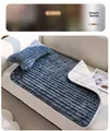 Dettaglio della morbida coperta in flanella blu a righe per animali con piccolo cuscino - Tappetino per cuscino a osso a coste - Grigio scuro / Dimensioni personalizzabili (Prezzo trattabile)