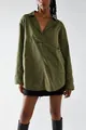 Détail de la veste olive pour femme à manches longues et col en V sur le mannequin - S / Hauts / Vert Militaire