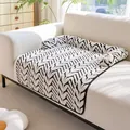 Warm plush pet blanket with black and white chevron pattern and raised bolster - Leaf Pattern / 80*90cm / Black
