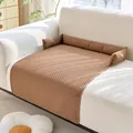 Elegante alfombra marrón para perros con bordes elevados para proteger el sofá - 70x110cm / Café