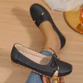 Nahaufnahme der schwarzen Damen-Loafer mit Webstruktur und Schleifendetail - 36 / Schwarz