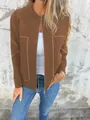 Gros plan d'une veste marron aspect laine pour femme avec fermeture éclair et coutures. - Brun Foncé