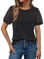 Elegante T-shirt nera da donna con scollo rotondo, maniche in pizzo traforato e pieghe sul petto - Taglia S / Top / Nero