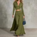 Κομψό σετ δύο τεμαχίων με λαδί μακρυμάνικο crop top και πλισέ μάξι φούστα για γυναίκες. - S / Τοπ Και Παντελόνι / Πράσινο
