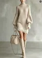 Detalle del tejido de punto suave y el encaje blanco de este vestido beige de cuello alto. - S / Vestidos / Albaricoque