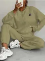 Detalle del conjunto de punto de trenzas verde salvia con sudadera y pantalón a juego - Verde matcha