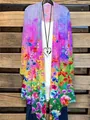 Detailansicht eines lebhaften Langarm-Cardigans mit bunten Blumendruck für Damen - S / Oberteile / Bunter Farbverlauf Floral