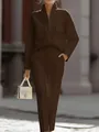 Elegante set di due pezzi marrone cioccolato per donna con moderni dettagli tasche. - Caffè
