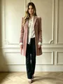 Elegante cappotto da donna in velluto rosa antico con raffinati ricami in pizzo. - Taglia S / Top / Rosa