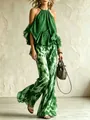 Completo estivo in chiffon con top a girocollo verde e pantaloni a gamba larga stampati. - Verde brillante