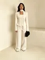 Elegante conjunto de blazer blanco con detalle de bufanda y pantalón ancho para mujer - S / Top Y Pantalón / Blanco lechoso