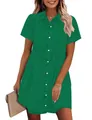 Détail de la robe en jean verte avec col à revers et boutons sur le devant - S / Robes / Vert