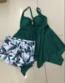 Zweiteiliges dunkelgrünes Badekleid-Set mit tropisch geblümten High-Waist-Shorts - 3XL / Oberteil Und Unterteil / Grün