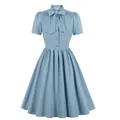 Abito vintage azzurro a maniche corte con fiocco al collo e gonna a ruota a pieghe. - Taglia S / Vestiti / Azzurro