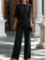 Vista completa de un elegante conjunto negro de top drapeado y pantalones de pernera ancha. - S / Top Y Pantalón / Negro