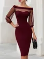 Vista dettagliata di un elegante abito bordeaux con spalle scoperte e maniche a rete - Borgogna