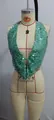 Detalle de un top corto halter con lentejuelas verdes brillantes para mujer - S / Tops / Verde