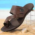 Sandali da spiaggia marroni da uomo con suola morbida antiscivolo e fibbia decorativa - 38 / Marrone