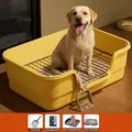 Detailansicht einer extragroßen gelben Hundetoilette mit Maßen und hohem Spritzschutzzaun. - Groß - Basis-Set (Hundetoilette + Schaufel) / Gelb